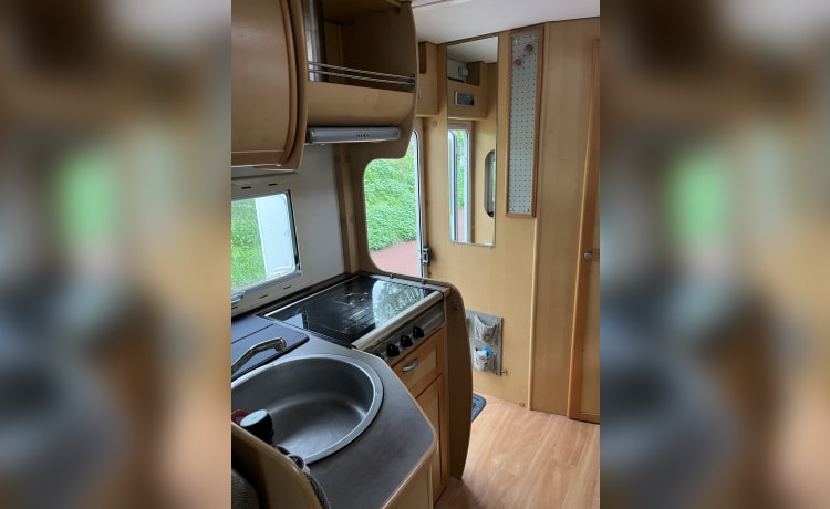 6-person family camper (Ford Granduca 77)