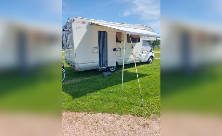 Heerlijke familie camper – 6p Ford alcove uit 2003