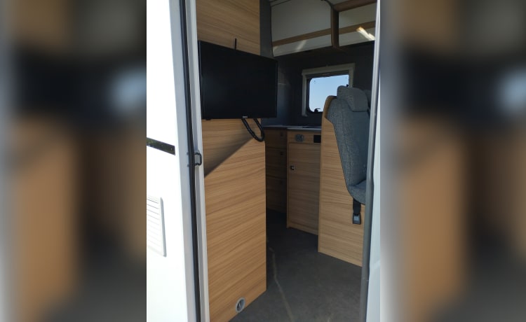 Beautiful Dethleffs semi-integrated camper