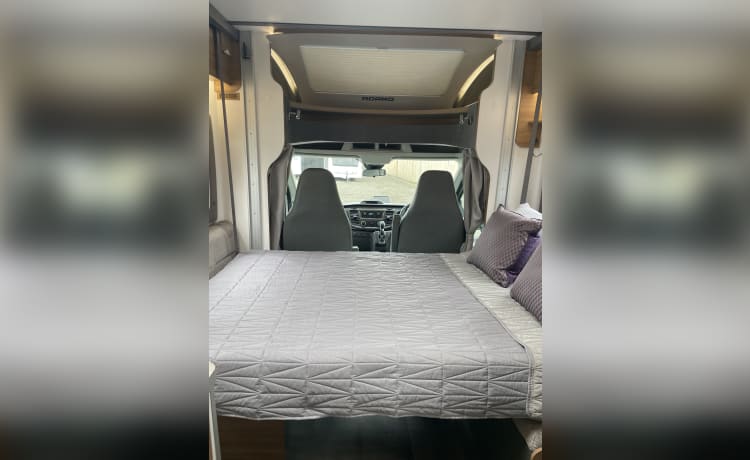 Adamo – Adamo 4 berth Ford semi-integrated from 2021