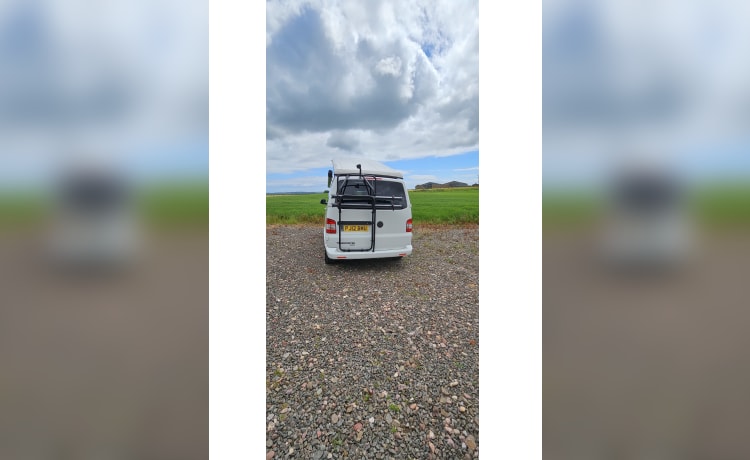 Lizzy the camperess  – 4 berth Volkswagen campervan from 2012