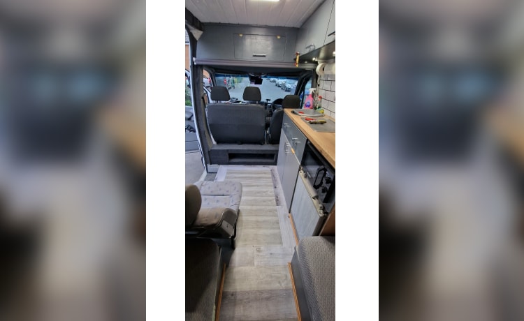 4 berth Mercedes-Benz bus from 2014