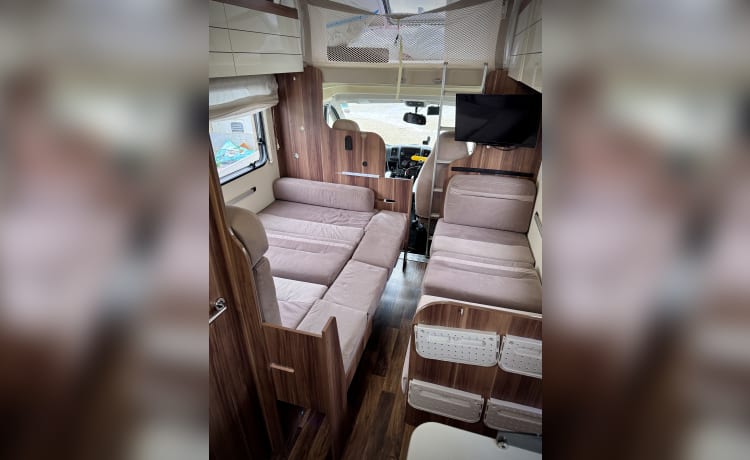 Freemans Fun Bus – 7 berth Fiat Ducato Rollerteam 