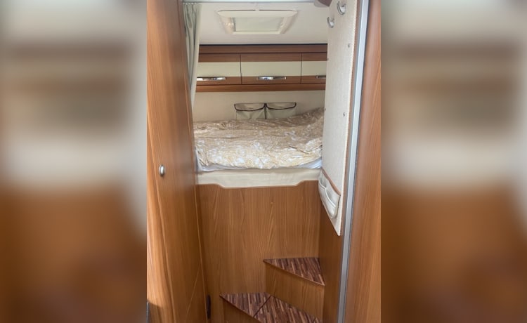 Luxury Hymer integral 4 pers. camper