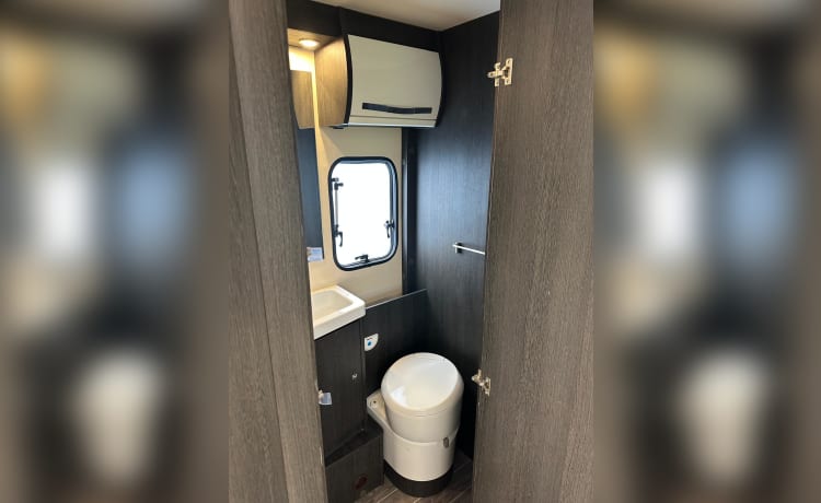 Wilderness – 6 berth Roller Team 690  Auto