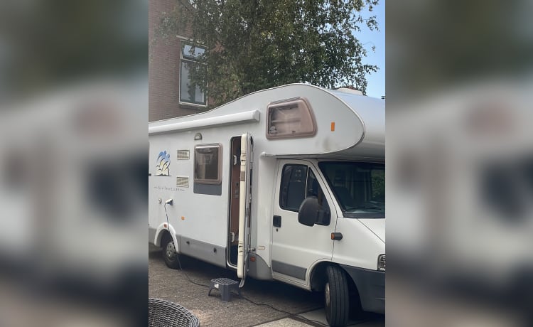 Sun traveller – Very neat and complete 6p Knaus alcove built in 2005 with air conditioning