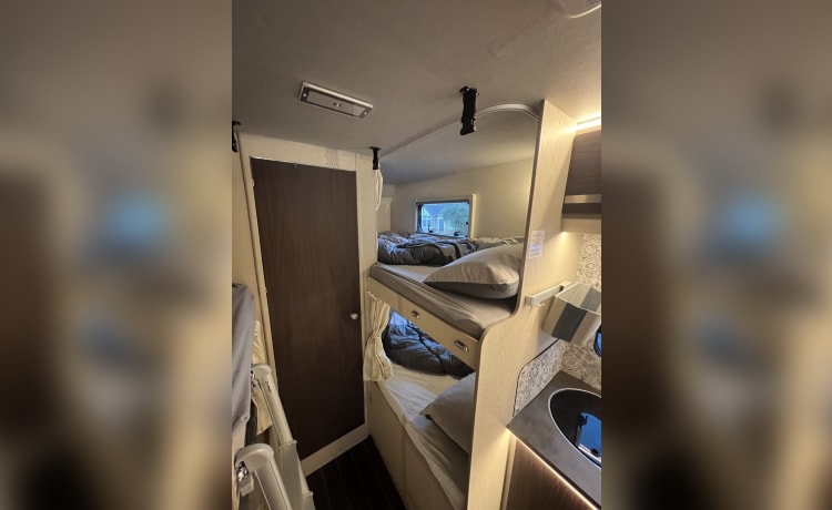 MotorSuite - MySuites – 6 berth, 2 bunk beds,  Fiat Seat 50 from 2023