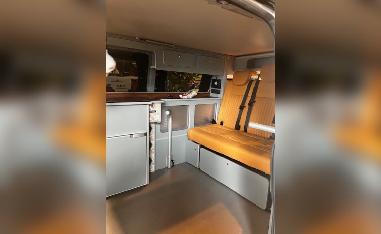 Jeff – VW Campervan - 6 Sitze
