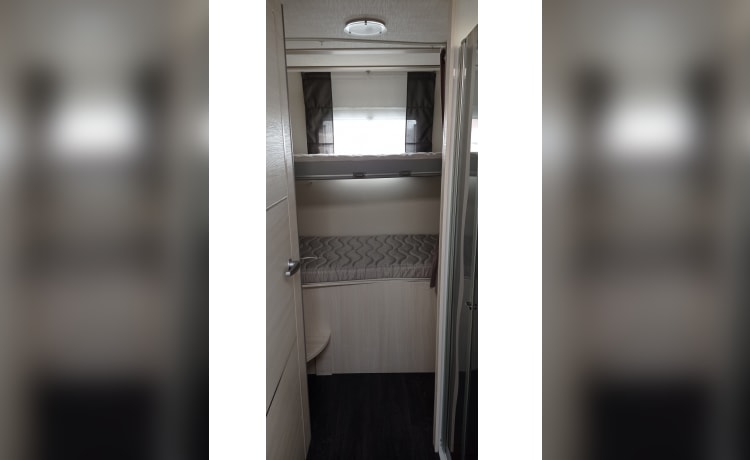 720 Titanium Premium – 5p Chausson semi-integrated from 2021 - NEW CONDITION