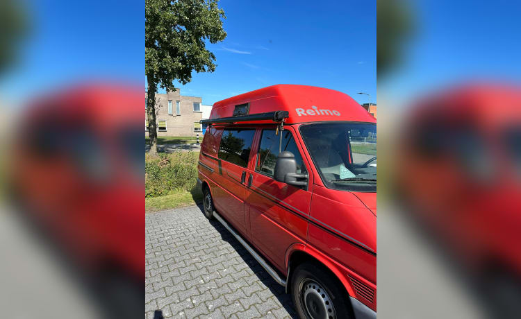 Ferrari onder de Volkswagens – 2p Volkswagen bus uit 2001