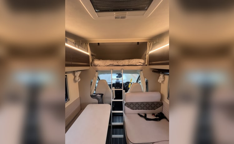 MotorSuite - MySuites – Fiat mansardata con 6 posti letto del 2023