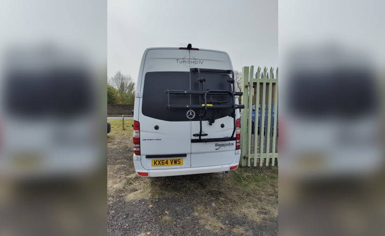 Marcia Merc – Mercedes-Benz Sprinter ruime bestelwagen met 4 slaapplaatsen 