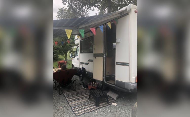 Polly – 5 berth Peugeot alcove from 1999