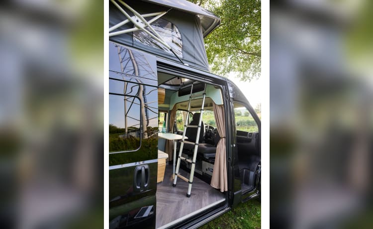 - voor de uitslapers – Modular bus camper with lifting roof for 4 people
