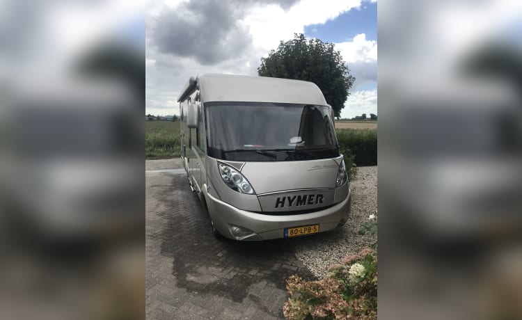 LUXE CAMPER – 4p Hymer integrated from 2010