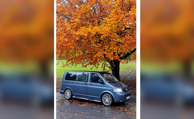 Kokoro Shinro – Elegante VW T5 a 2 posti letto e 5 posti