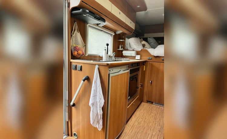 Cosy Cara-doo – 2 Berth Ford Motorhome