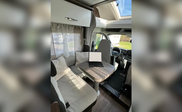 Just a (s)mile away – Brand new (2023) luxury 5p Benimar Cocoon 463