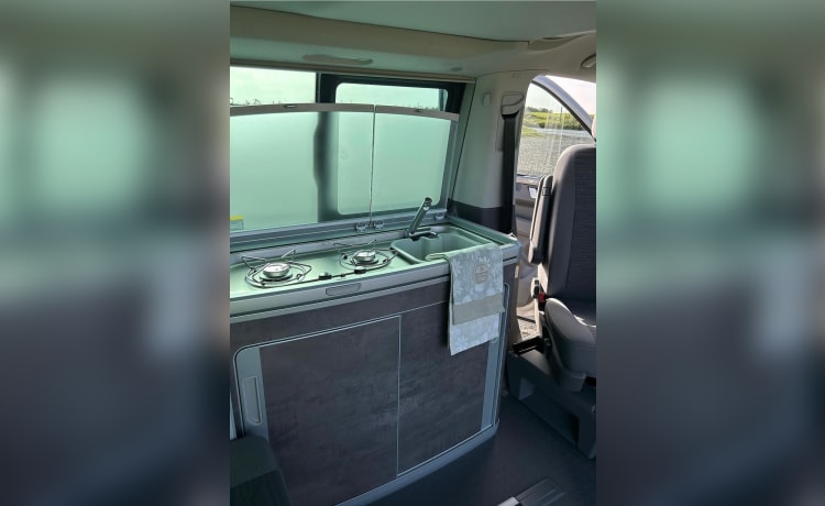 Bernie – Camper Volkswagen a 4 posti letto del 2023