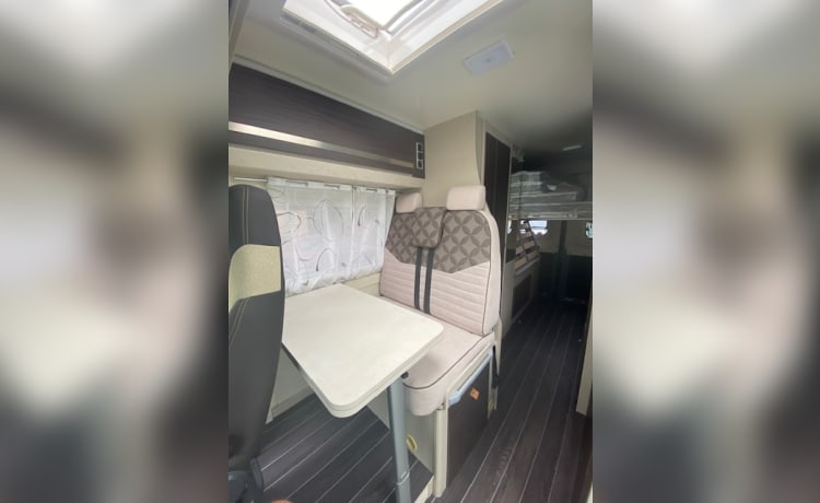 Horus Sun Seeker – Rimor Lux 4 berth Camper