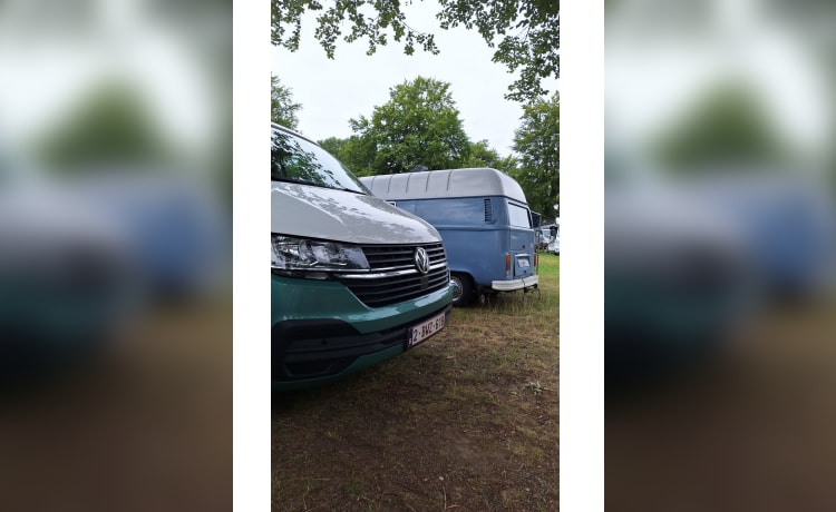 5p Volkswagen California BEACH 2022 with awning