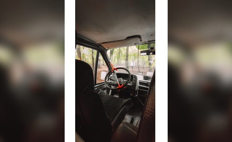 Jacky – Old-School-Ford Transit von 1989