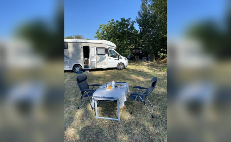 Trampie – Spacious camper for 2 or 4, pets allowed