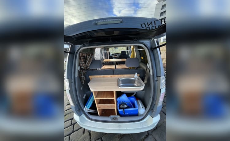 nala – Camper Toyota a 4 posti letto del 2003