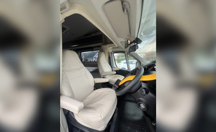 MotorSuite - MySuites – 6 couchages, 2 lits superposés, Fiat Seat 50 à partir de 2023