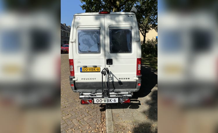 Dushi – 2 persoons Peugeot bus uit 2002