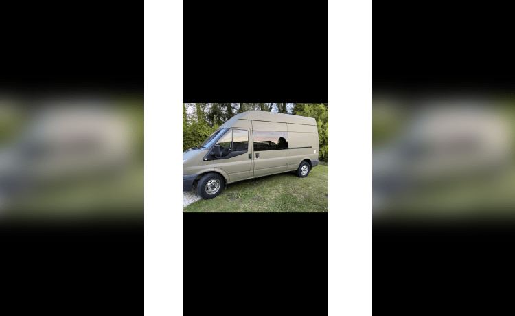 Sparrow's nest – Camping-car hors réseau toutes saisons avec lit double pleine longueur *Animaux acceptés*