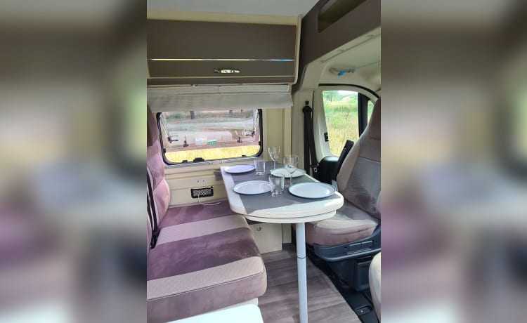 Camperlife – 4p Chausson bus uit 2019