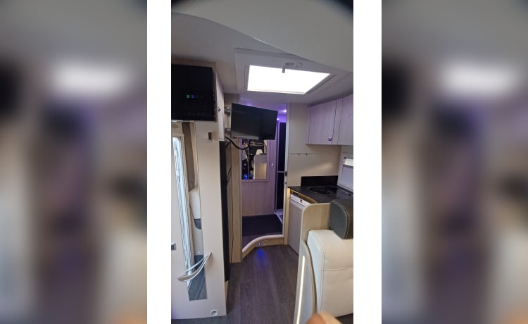 4p Chausson semi-integrated uit 2018 ,170 pk 