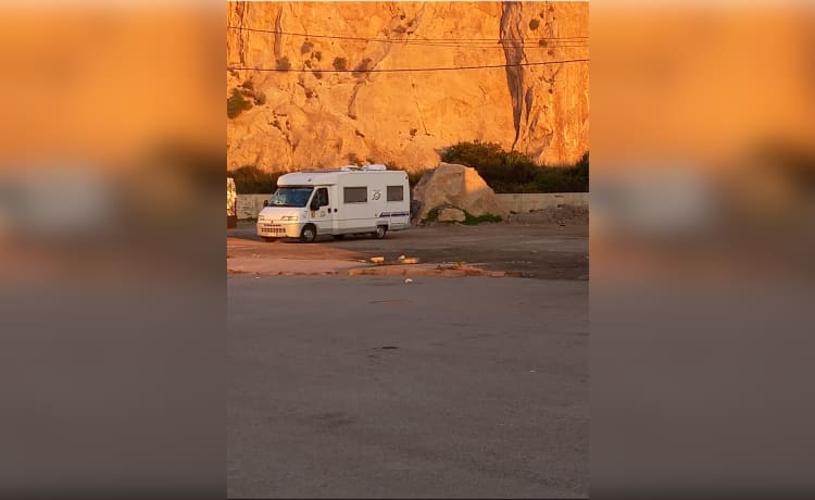  MIMI – MOTORHOME RENTAL