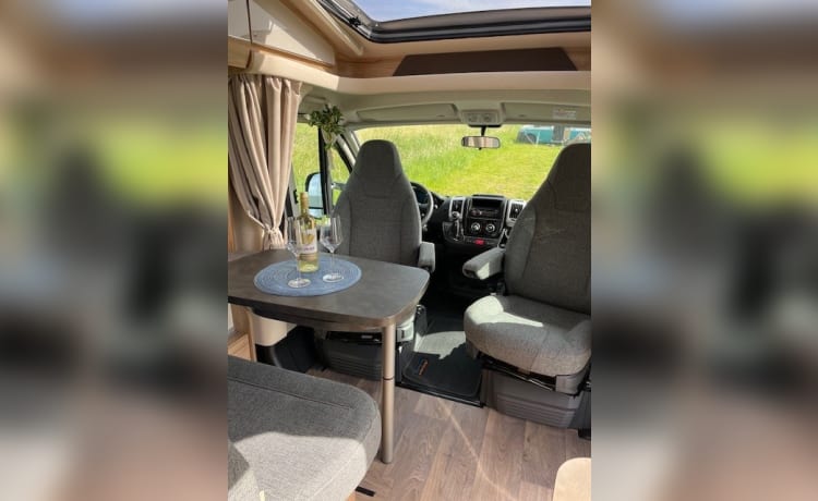 Luxe en comfortabele 2p Hymer semi-integraal AUTOMAAT uit 2020