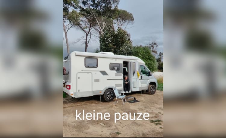 Vakantiemaatje – Adria Compact Plus SL camping-car automatique semi-internet 2 personnes à partir de 2019