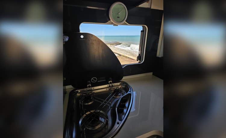 Camper Bolletje – Luxury 4p Roller Team semi-integrated from 2020