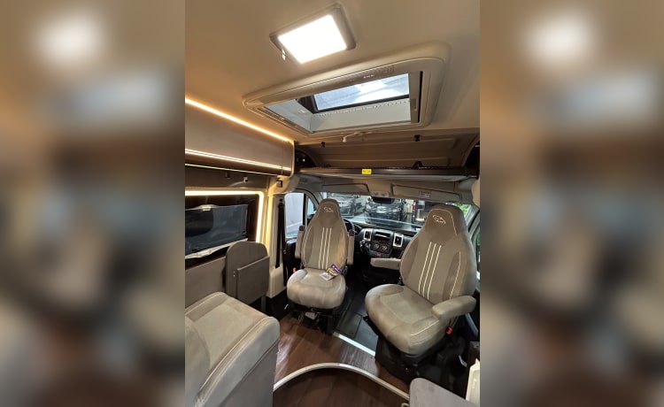 Pössl 600 – Nieuwe campervan met lengtebed