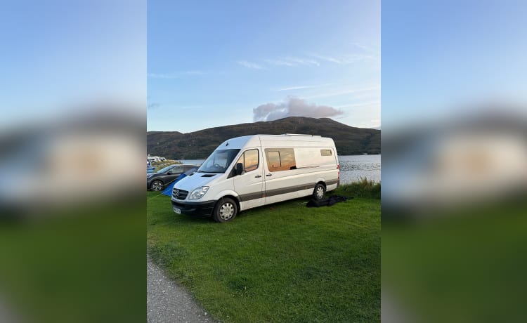 *OFF GRID* Tiny Home -2 berth Mercedes Sprinter