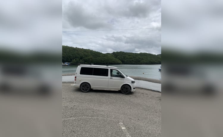 Dora – 4 berth VW Transporter Campervan 