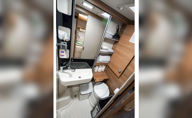 Tortuga  – Luxurious 4 sit Camper FULLY EQUIPPED Solar Generator 4000w