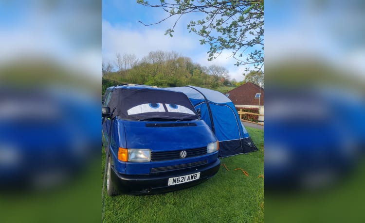 Valerie – 3 berth Volkswagen campervan from 1995