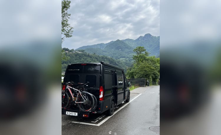 Tourne 6.4 – Camping-car Bus neuf à louer Peugeot Boxer