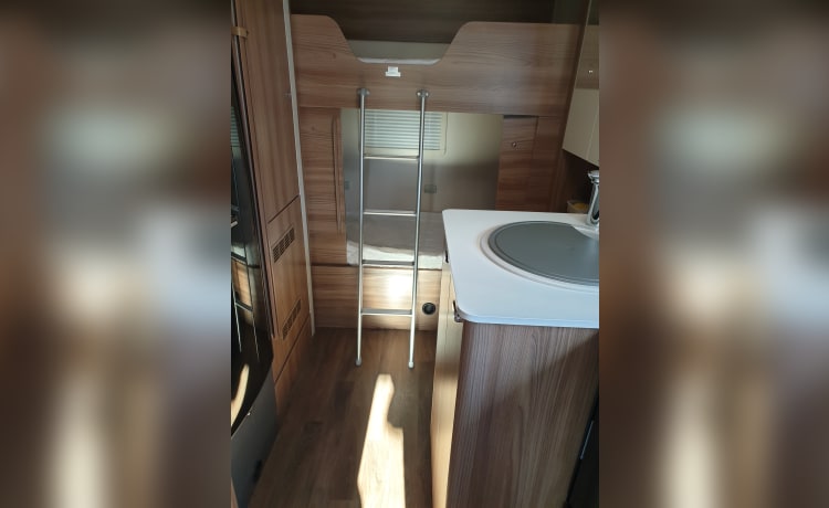 Wanderlust – 5 seatbelt / 6 berth Motorhome