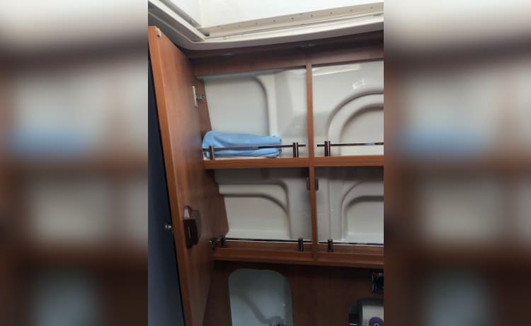 Malibu Van – Camper compatto per autobus Malibu di lusso con letto basso!