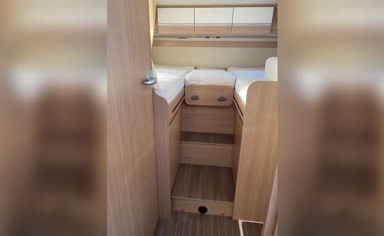 Billy – Hymer Carado with length beds, very suitable for tall people