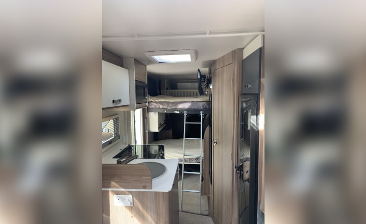 Bertha – 'Bertha' Modern 6 Berth Motorhome, Fully Equipped, Everything Included