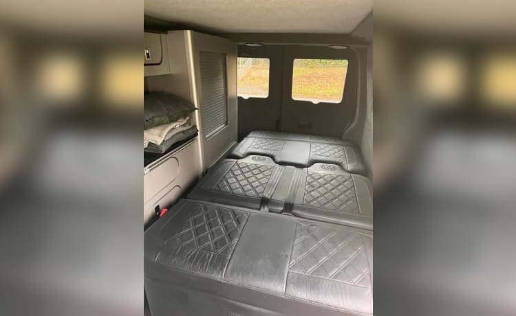 Eddie – 4 berth Volkswagen Campervan T5 Pop top