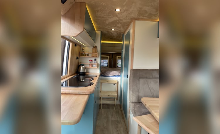 Camping-car hors réseau moderne et compact Fiat Ducato (auto-construit) 