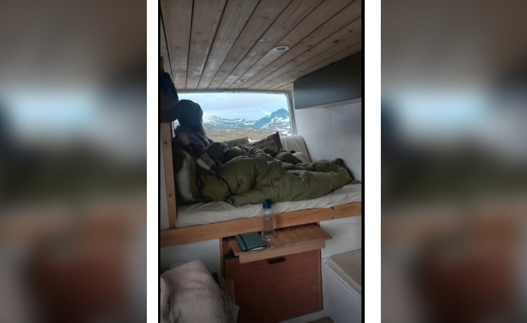 Georgette de Camionette – Der Off-Grid-Camper mit Dachterrasse (mit externem mobilen Heizelement)